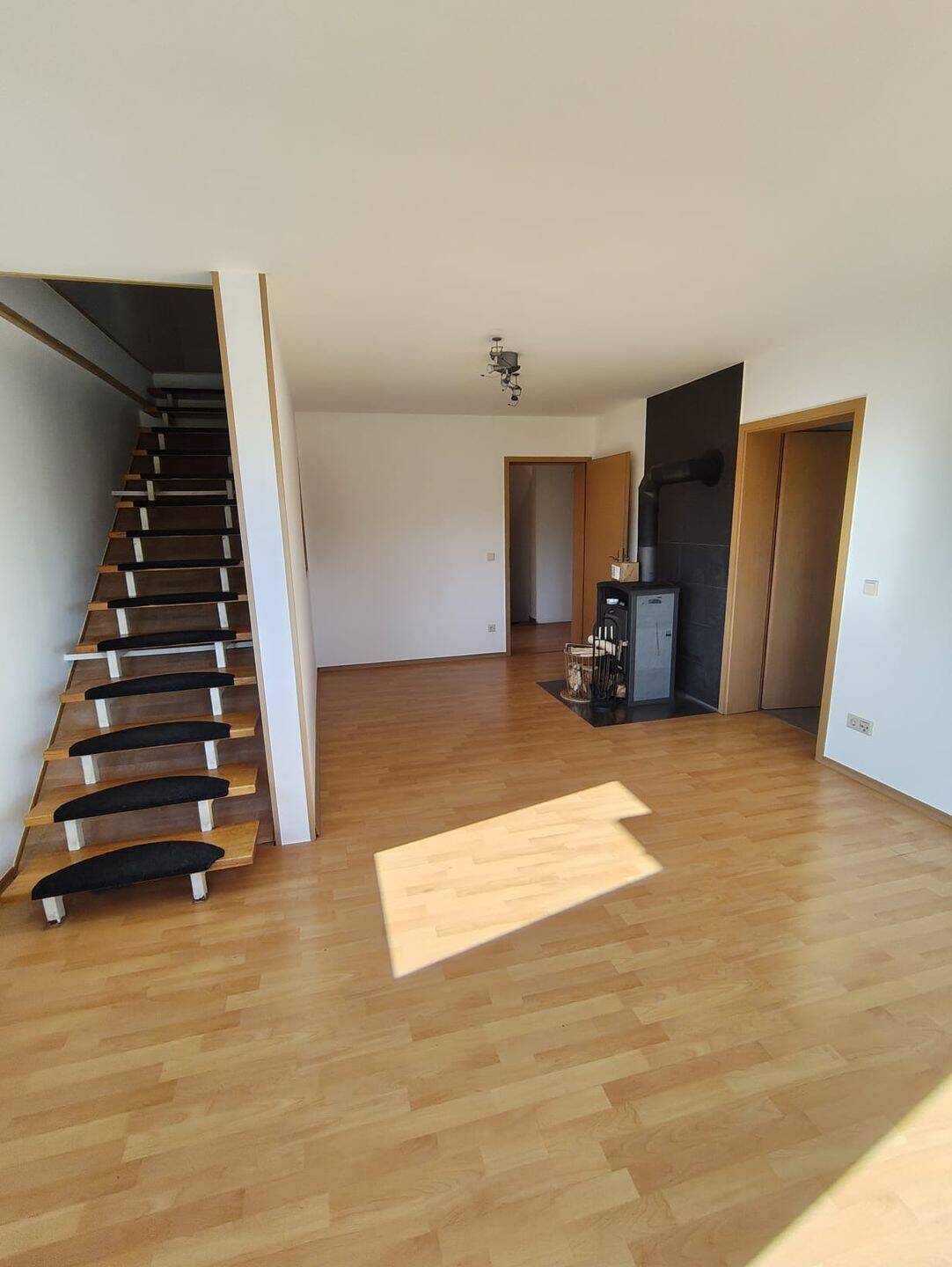 Lichtdurchflutete Maisonette-Wohnung mit Blick ins Grüne, 90579 Langenzenn