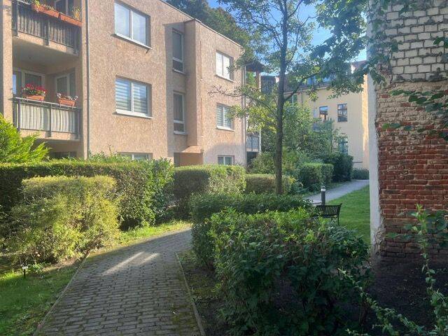 Neubau- wunderschöne, hochwertig sanierte und renovierte Dachgeschosswohnung in Berlin, zentral und dennoch ruhig gelegen, 13086 Berlin (Pankow Weißensee)
