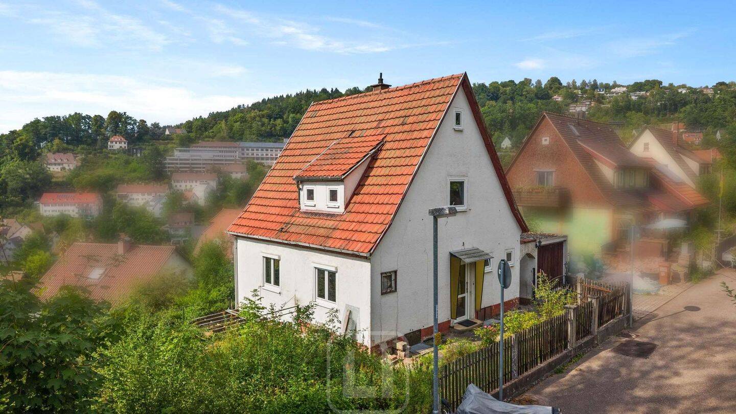 Einfamilienhaus mit Charakter, Stadtblick und Potenzial zur individuellen Gestaltung in Calw, 75365 Calw