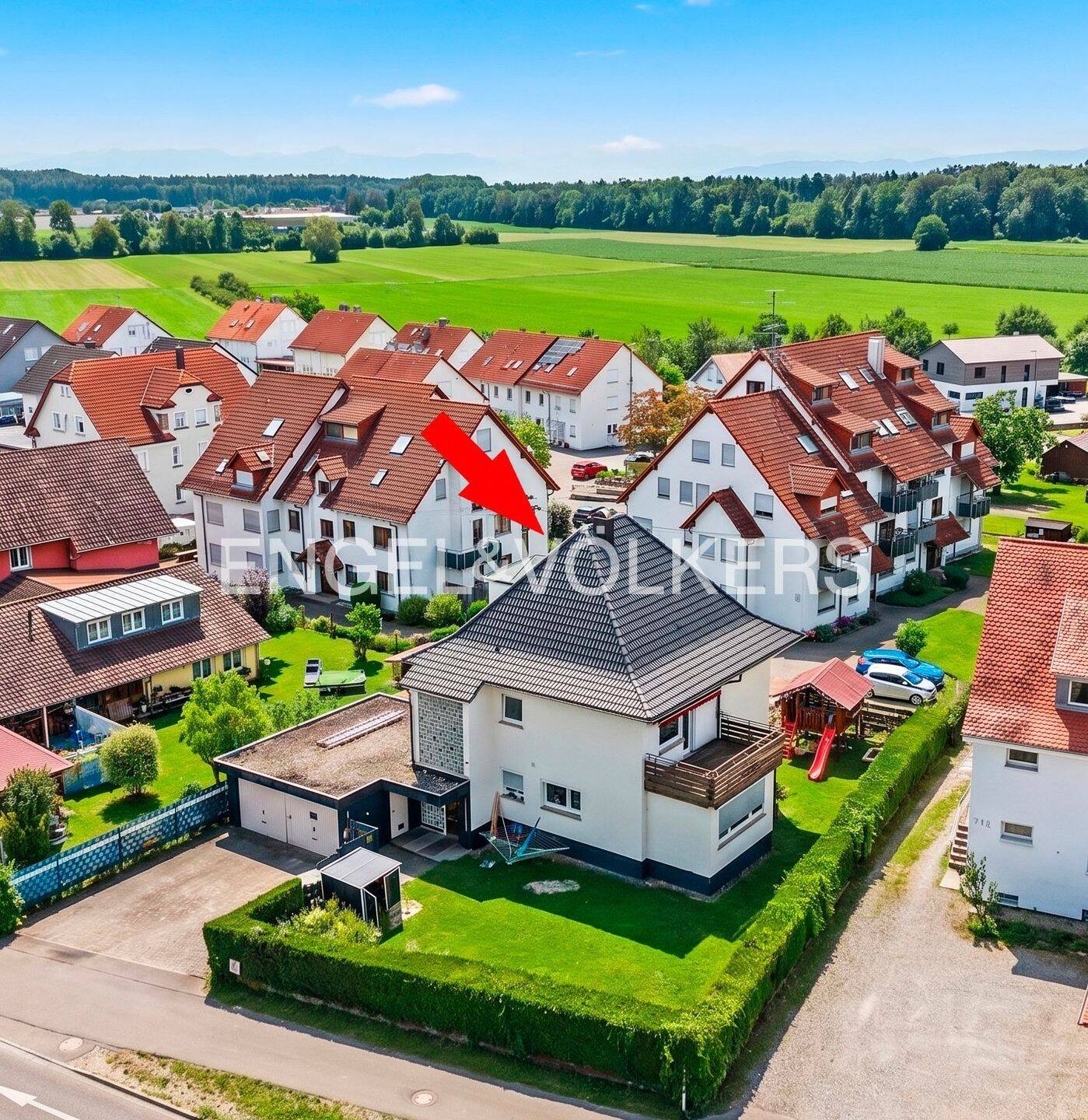 Teilmodernisiertes Einfamilienhaus mit Potenzial für drei Wohneinheiten in Tettnang, 88069 Tettnang