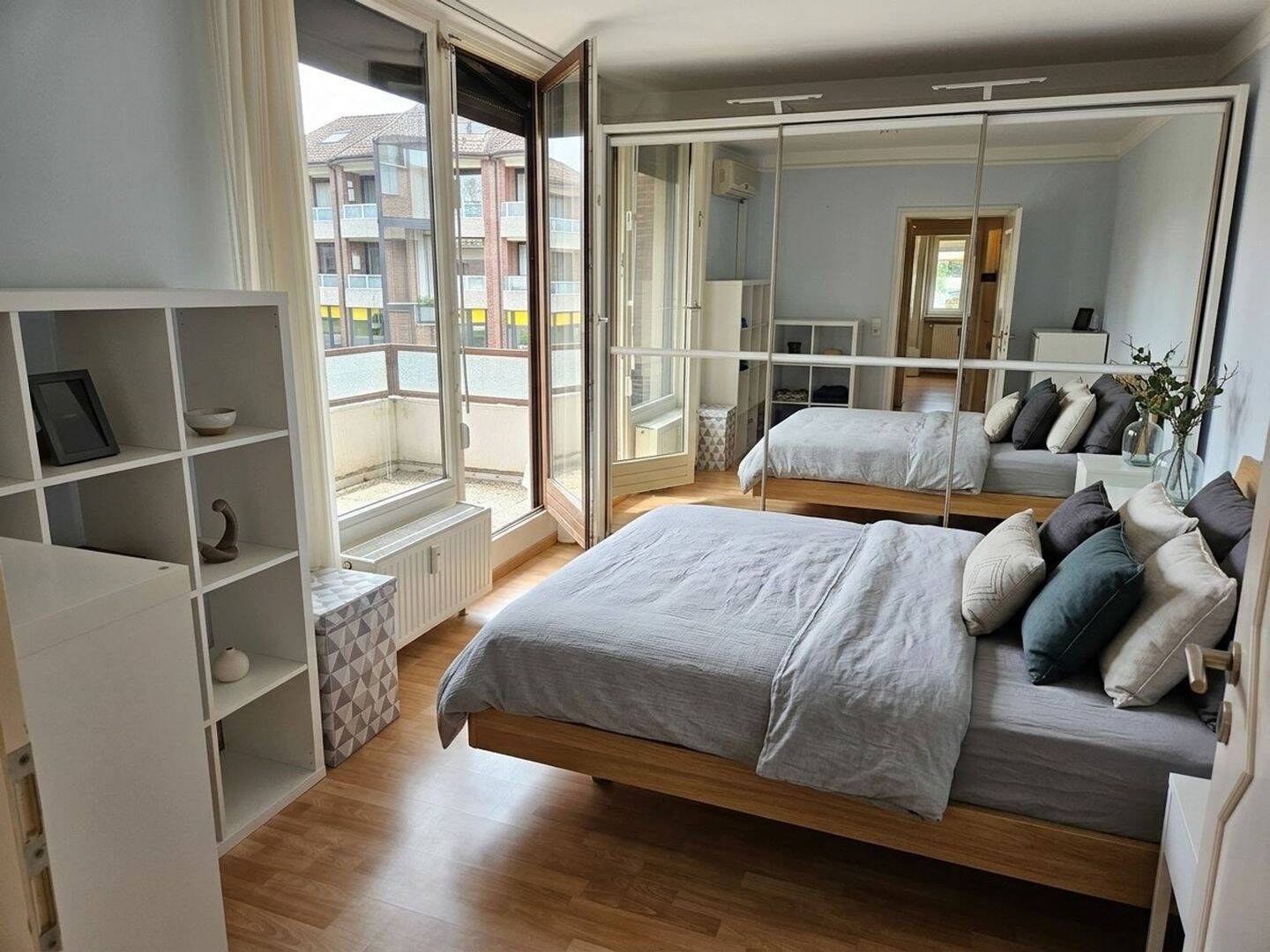 Bezugsfrei von Privat HH-Niendorf, Tiefgarage, ruhig, Parknähe, Familienfreundlich, 22455 Hamburg (Eimsbüttel Niendorf Schnelsen)