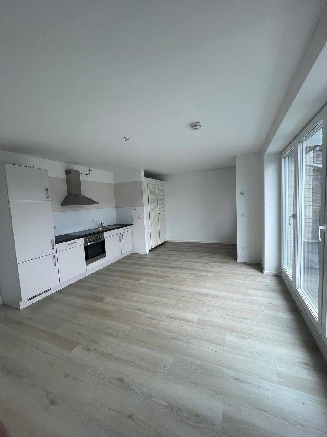 Moderne Wohnung guter Lage mit Balkon zu vermieten, 26384 Wilhelmshaven (Heppens Heppenser Groden Innenhafen Innenstadt Neuende)