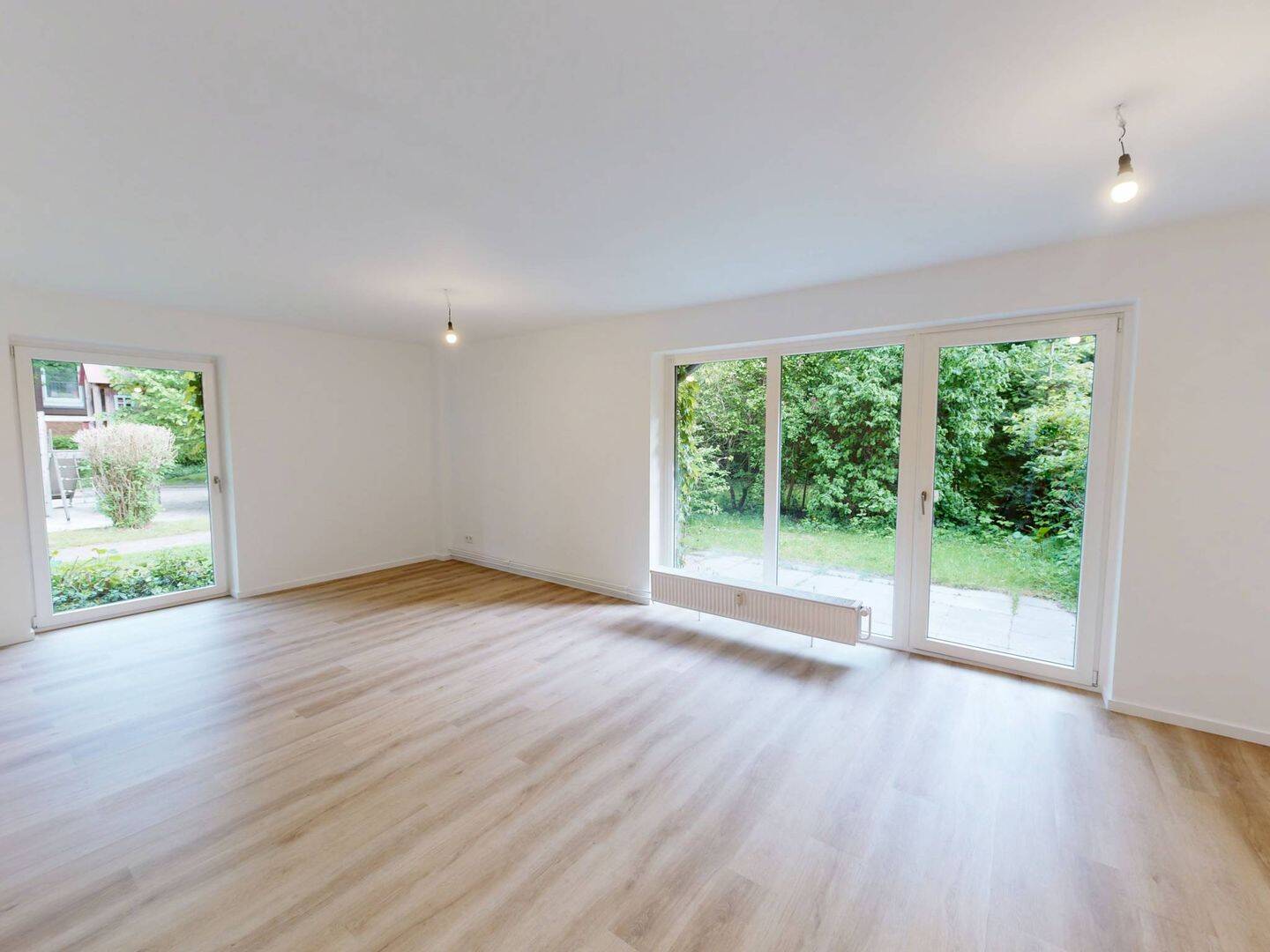 Einziehen und Wohlfühlen: Sanierte 4-Zimmer-Wohnung mit TERRASSE in ruhiger Lage, 22559 Hamburg (Altona Rissen)