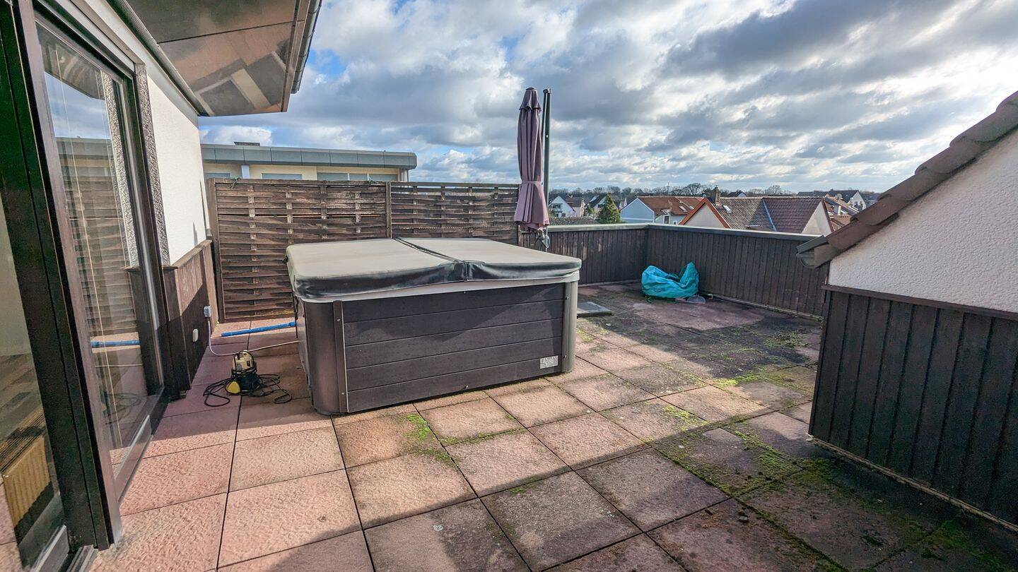 Großzügige 2 Zi. Whg. mit großer Dachterrasse Jacuzzi Klimaanlage und Kamin in begehrter Wohnlage, 63179 Obertshausen