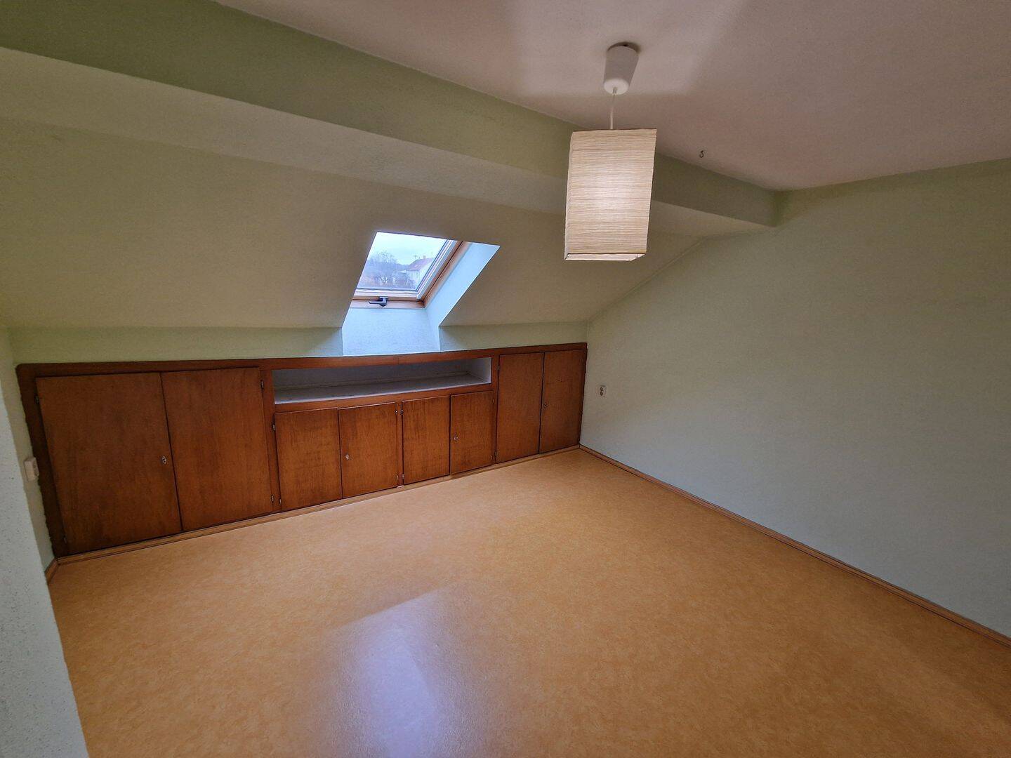 Gemütliche Dachgeschosswohnung mit ca. 70 m² Wohnfläche, 66839 Schmelz
