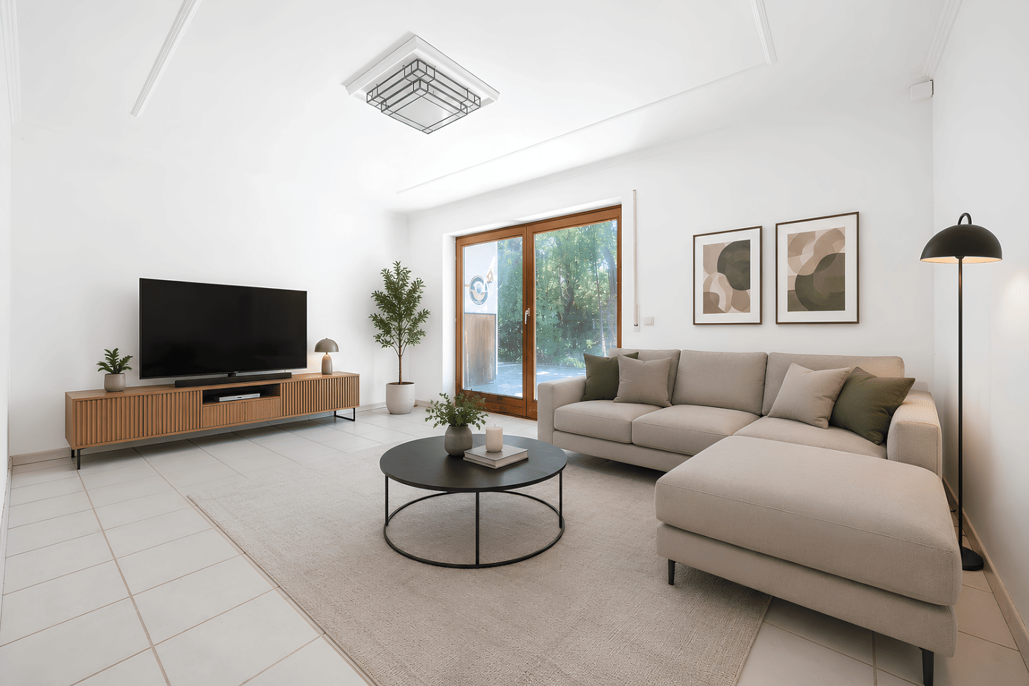 Gepflegte 2-Zimmer-Wohnung mit großzügiger Terrasse und Tiefgarage, 83026 Rosenheim (Aising Happing Pang Süd)