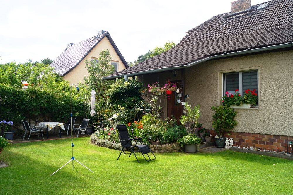 Individuelle Nutzungsperspektiven: Einfamilienhaus und Nebengelass mit großem Garten in Langewahl, 15518 Langewahl