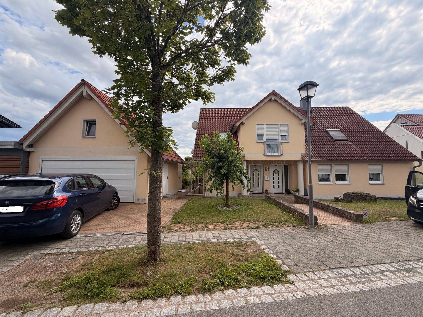 Das besondere Einfamilienhaus mit 1Zi. App. und Einliegerwhg., Garage und großem Grundstück, wunderschön in Schönbrunn i. Steigerwald gelegen., 96185 Schönbrunn i. Steigerwald