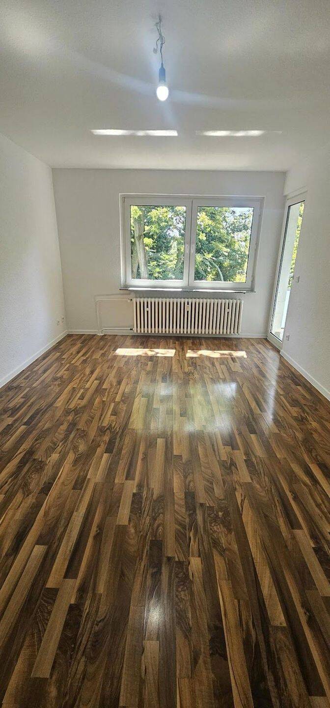 Sehr schöne sanierte 2 Zimmer Wohnung mit Balkon in Duisburg zu vermieten, 47138 Duisburg (Mittelmeiderich Neumühl Obermeiderich Ruhrort Untermeiderich)