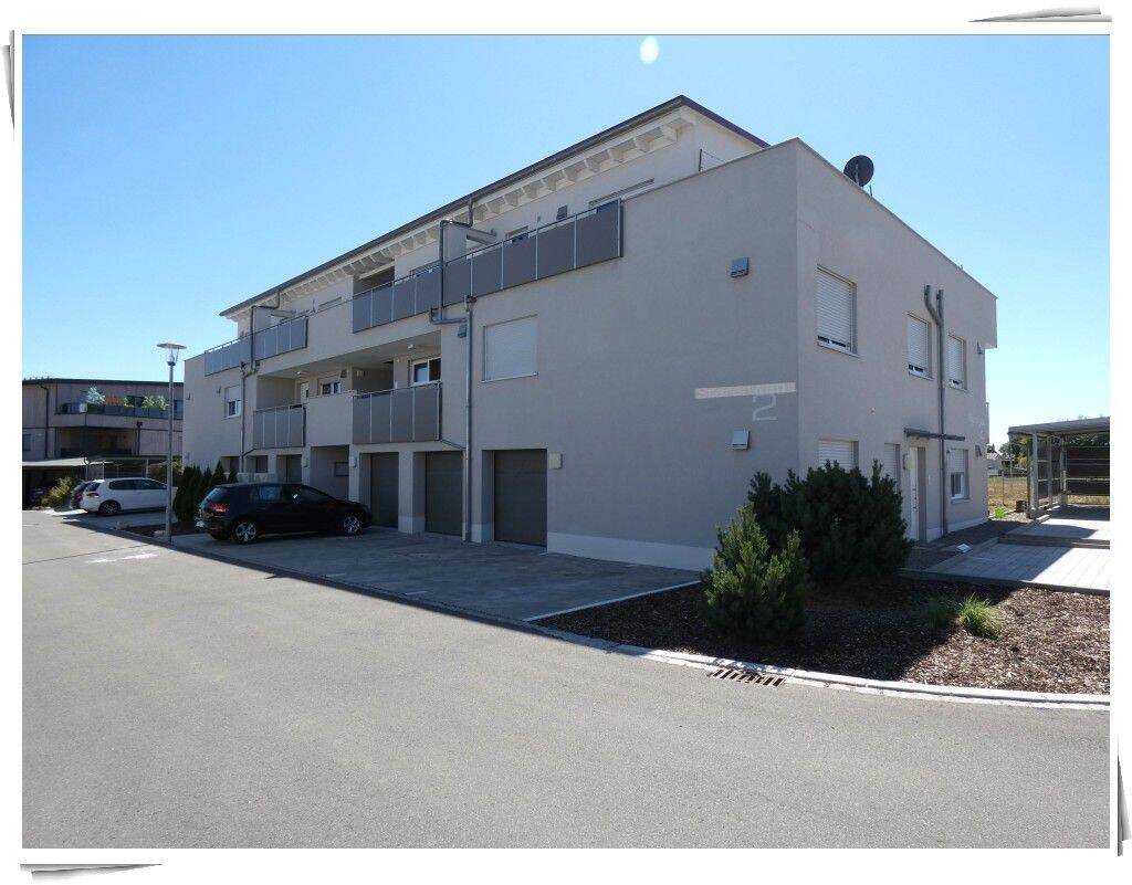 Penthouse-Wohnung mit 2 Zimmern, großer Dachterrasse, Einbauküche und 2 Kfz-Stellplätzen, 91601 Dombühl