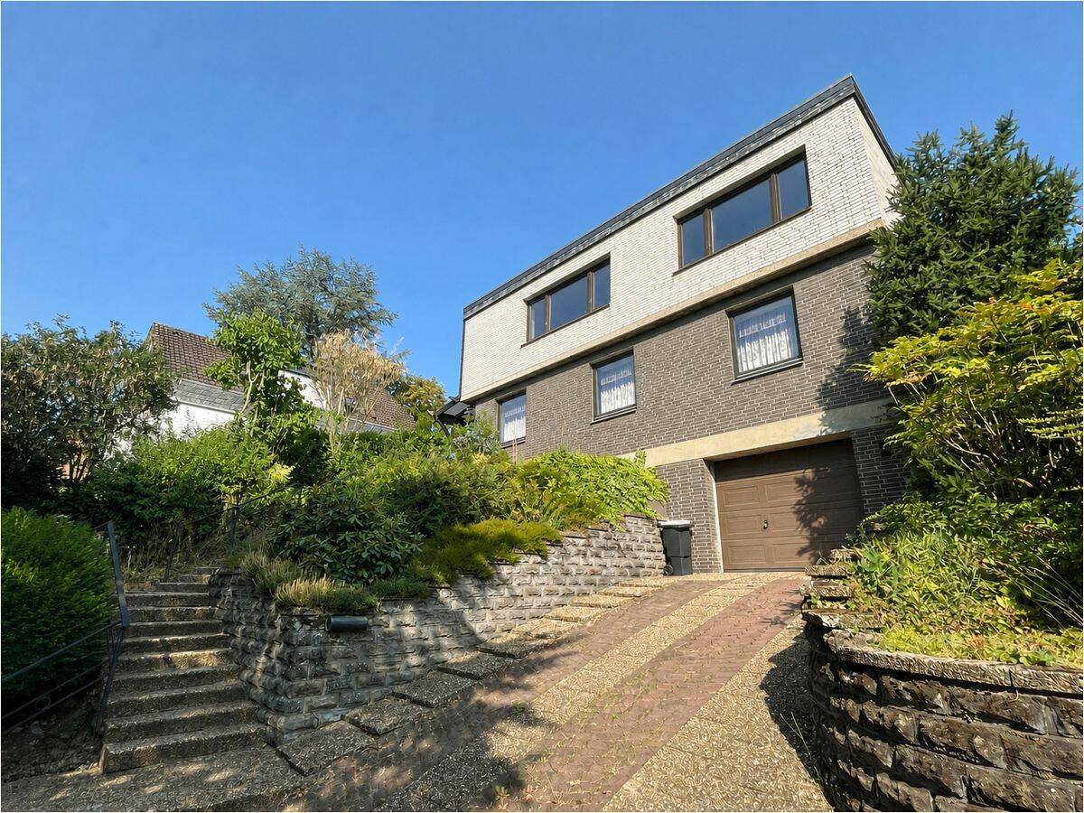 Freistehendes Einfamilienhaus in ruhiger Hanglage – Aufstockungspotenzial & Garage im Haus, 52078 Aachen