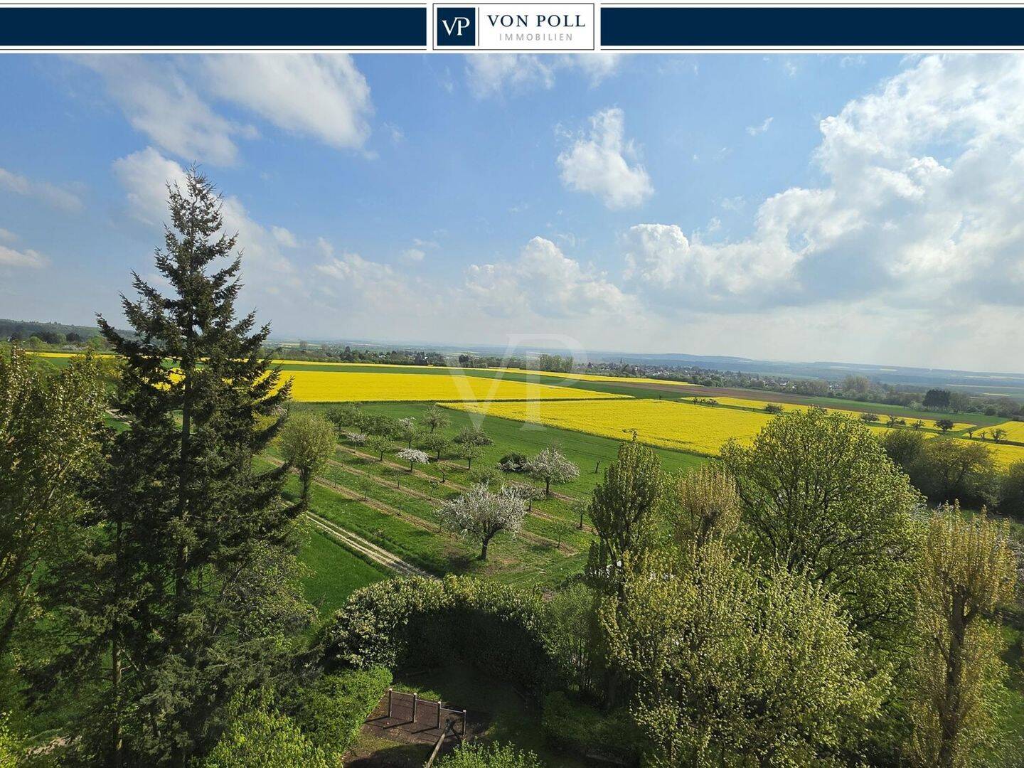 VON POLL – FRIEDRICHSDORF: Großzügige Drei-Zimmer-Wohnung mit Wintergarten und Fernblick, 61381 Friedrichsdorf