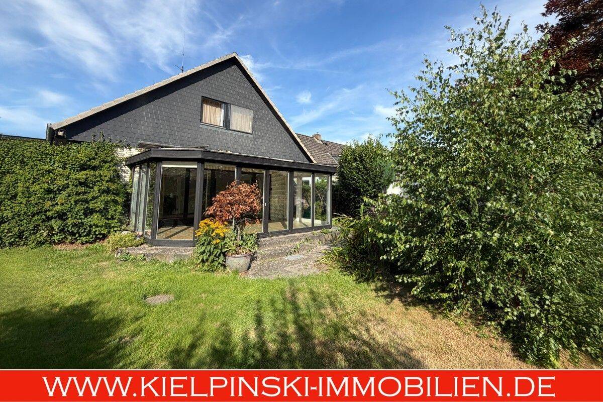 Großzügiges Zuhause mit viel Potenzial auf einem traumhaften Grundstück, 25474 Ellerbek