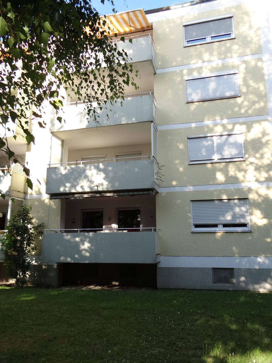 Gepflegte 4-Zimmer-Wohnung mit Balkon, 93049 Regensburg (Großprüfening-Dechbetten-Königswiesen Innenstadt Westenviertel)