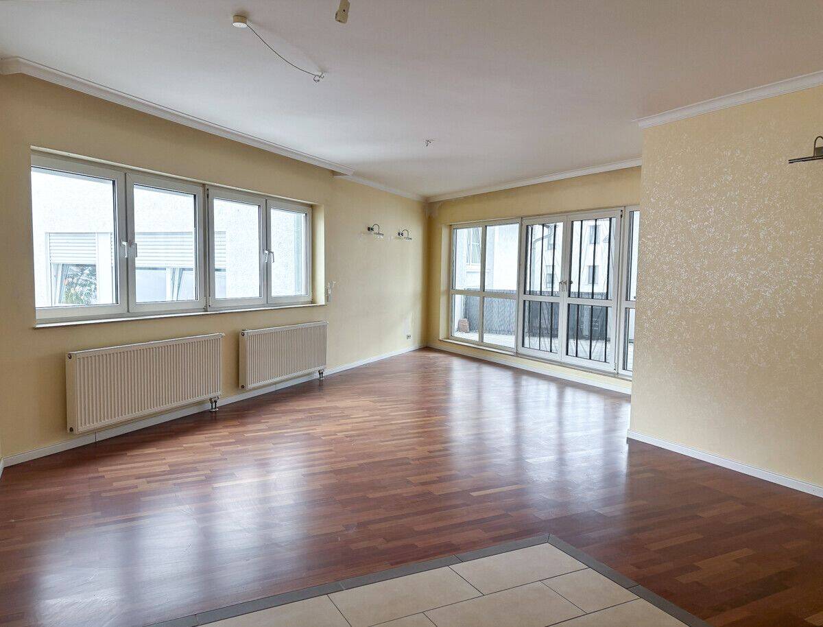 Lichtdurchflutete Wohnung mit großer Loggia & Stellplatz, 67067 Ludwigshafen am Rhein (Gartenstadt Maudach Rheingönheim)