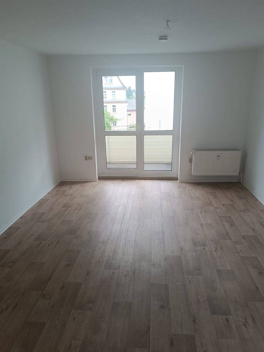 2-Raum-Wohnung mit Balkon in zentraler Lage, 7356 Bad Lobenstein