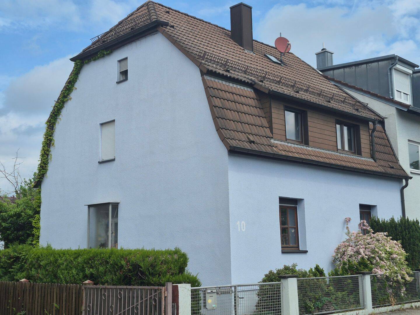 Schnuckelige DHH mit Garten und Seitenbau mit Ausbaupotential, 76149 Karlsruhe (Neureut Nordstadt)
