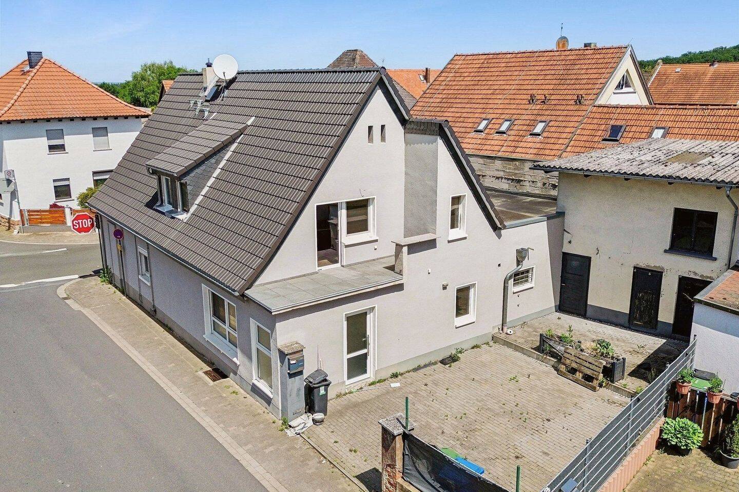 Wohnhaus mit Gewerbeeinheit in Kleestadt, 64823 Groß-Umstadt