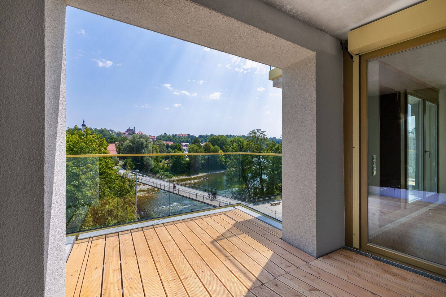 Platz für die ganze Familie! Großzügige 4-Zimmer-Wohnung mit 3 Balkonen und Loggia, 86899 Landsberg am Lech