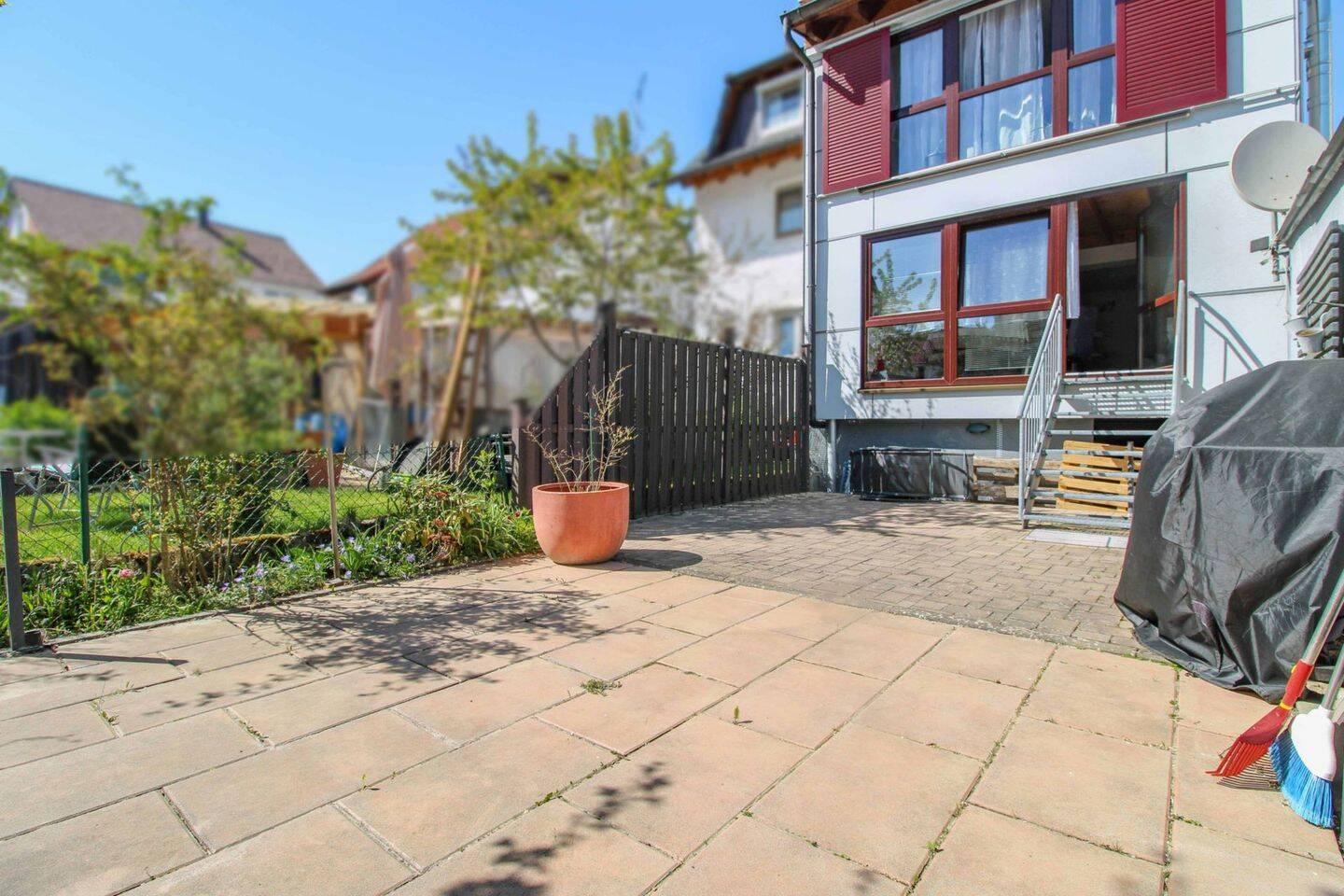 Einziehen und Wohlfühlen – Doppelhaushälfte mit großer Terrasse ; Garage und 4 Außenstellplätze, 72475 Bitz