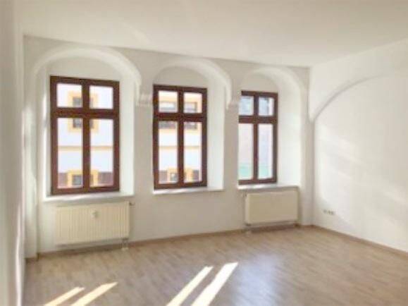 Innenstadt Torgau: Geräumige 2-Zimmer-Wohnung mit Laminatboden, offener Küche und Badewanne, 4860 Torgau