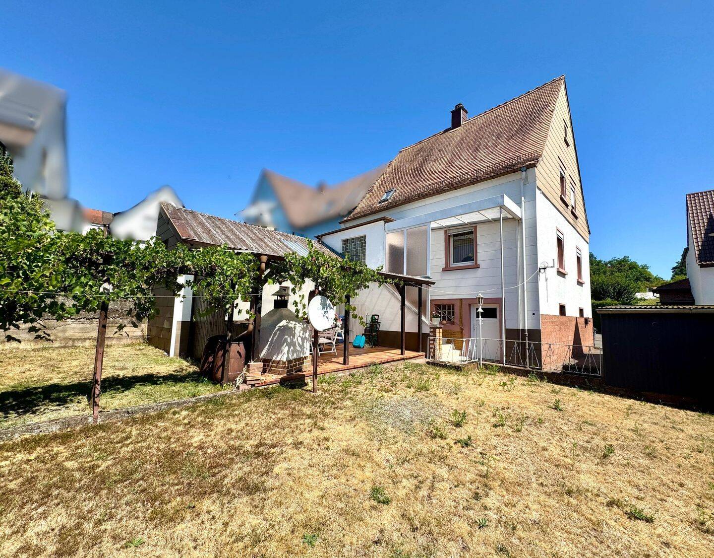 Otterbach: Gepflegtes Einfamilienhaus mit kleiner Garage, Garten und Freisitz, 67731 Otterbach