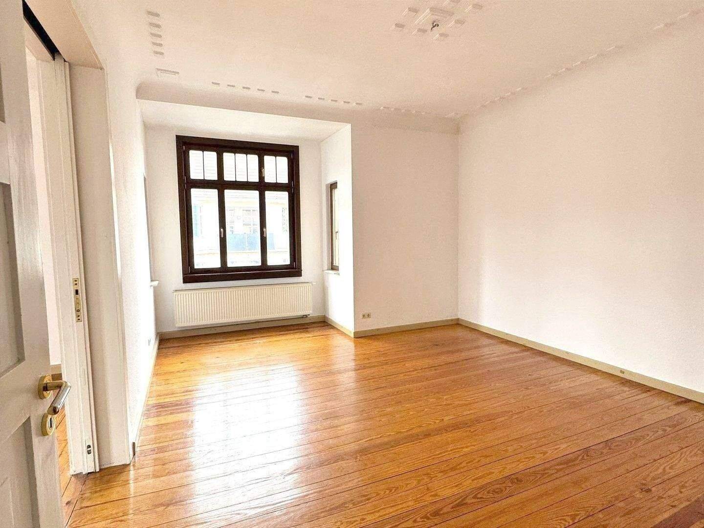 Erleben Sie den besonderen Charme und die Vorteile dieses einladenden Wohnraums!, 99423 Weimar (Altstadt Innenstadt Nordvorstadt Südstadt Westvorstadt)