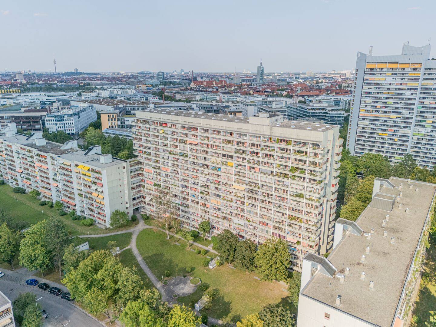 Kauf gegen Gebot / renovierungsbedürftiges Apartment im 9. OG mit Weitblick, 80687 München (Laim Pasing-Obermenzing)