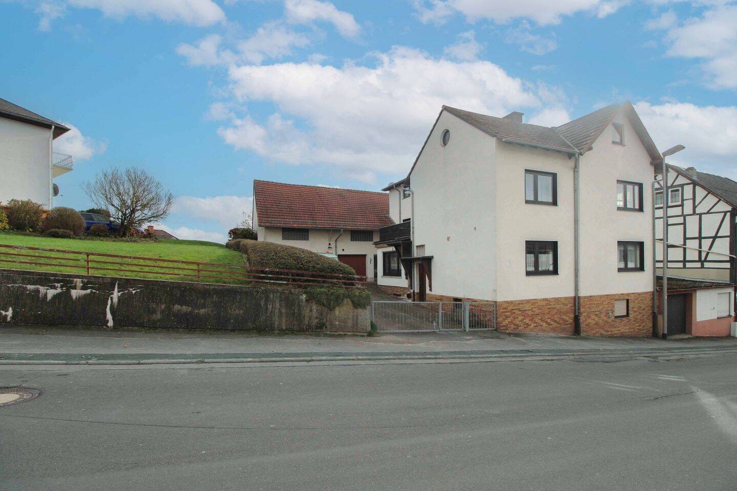 Vielseitiges Mehrgenerationenhaus auf großem Grundstück mit Scheune & Garten in Grävenwiesbach, 61279 Grävenwiesbach