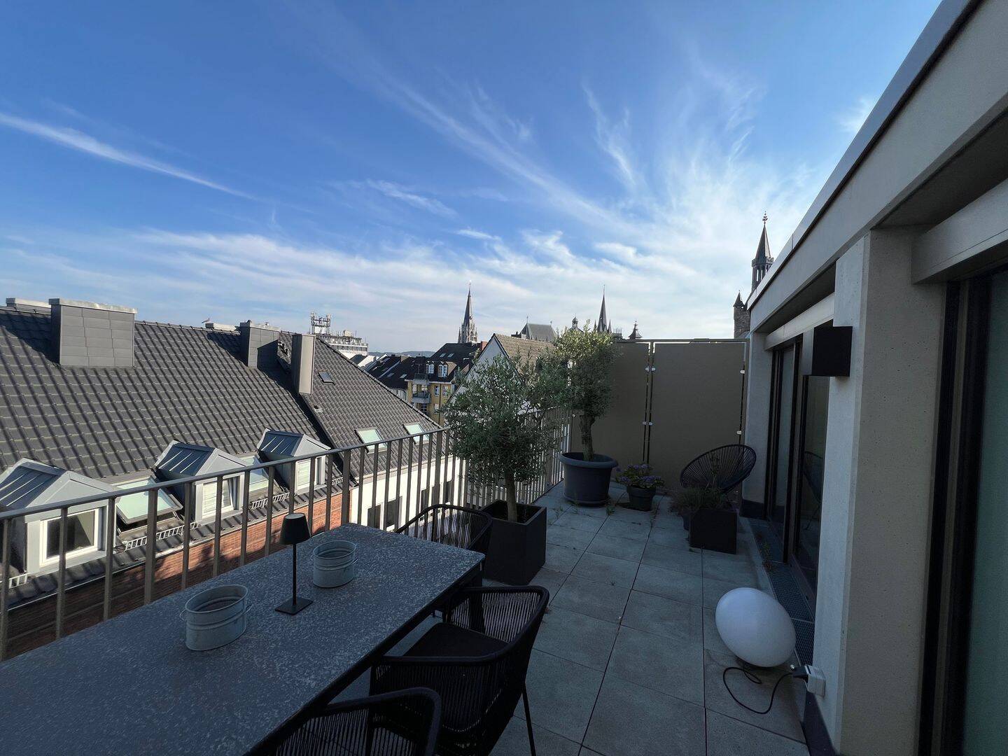 Wunderschöne und lichtdurchflutete Wohnung in bester Innenstadtlage, 52062 Aachen