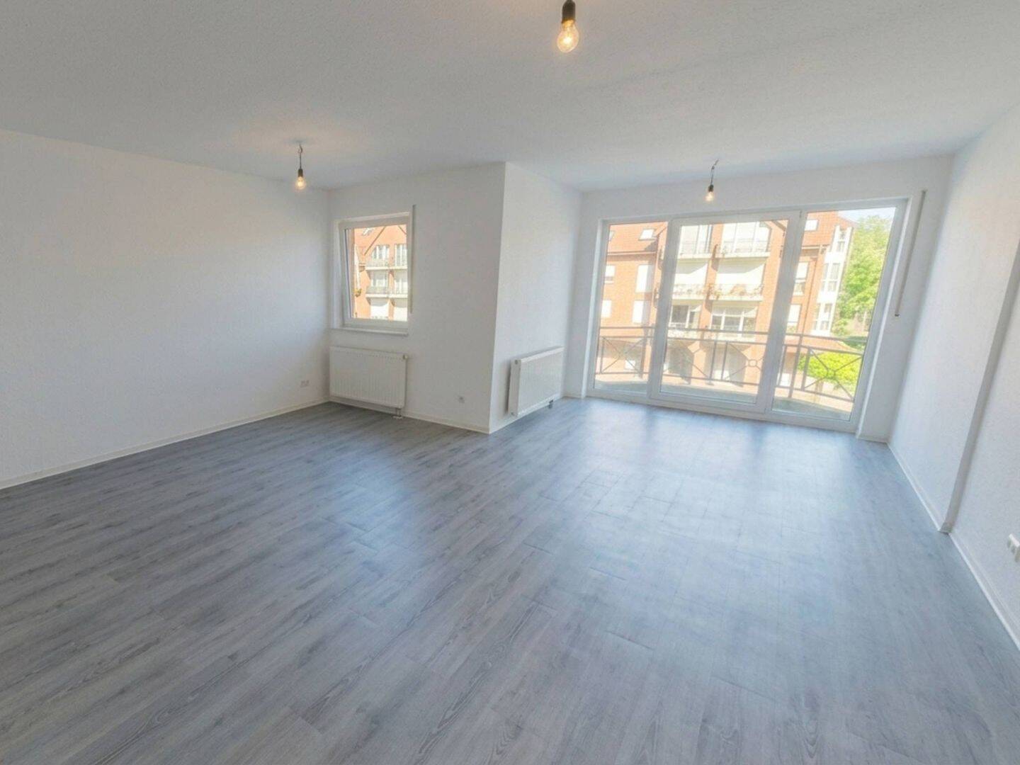 Großzügiges Raumwunder: Lichtdurchflutete 2-Zimmer-Wohnung mit Balkon in Paderborn-Dahl, 33100 Paderborn