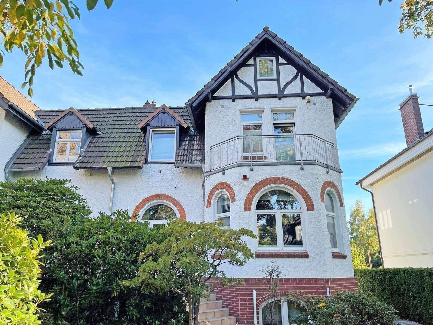 Großzügige Villenhälfte im beliebten Stadtteil Hamburg – Othmarschen
