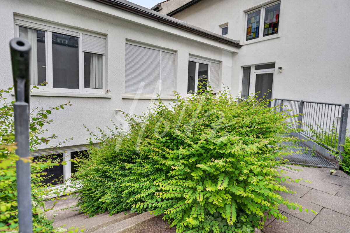 Studenteneltern aufgepaßt: WG taugliche, gerade renovierte 2-Zimmer-Wohnung … sofort beziehbar !!, 79098 Freiburg im Breisgau (Altstadt Neuburg Oberau)