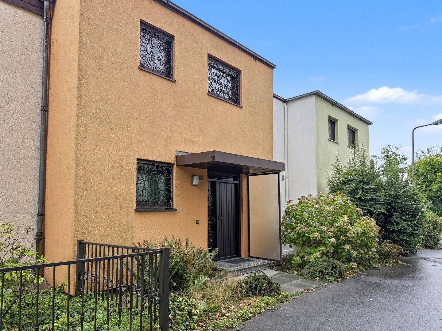 Gemütliches Reihenmittelhaus mit wunderschönem Garten in ruhiger Lage von Frankfurt-Niederursel, 60439 Frankfurt am Main (Heddernheim Kalbach Niederursel Praunheim)