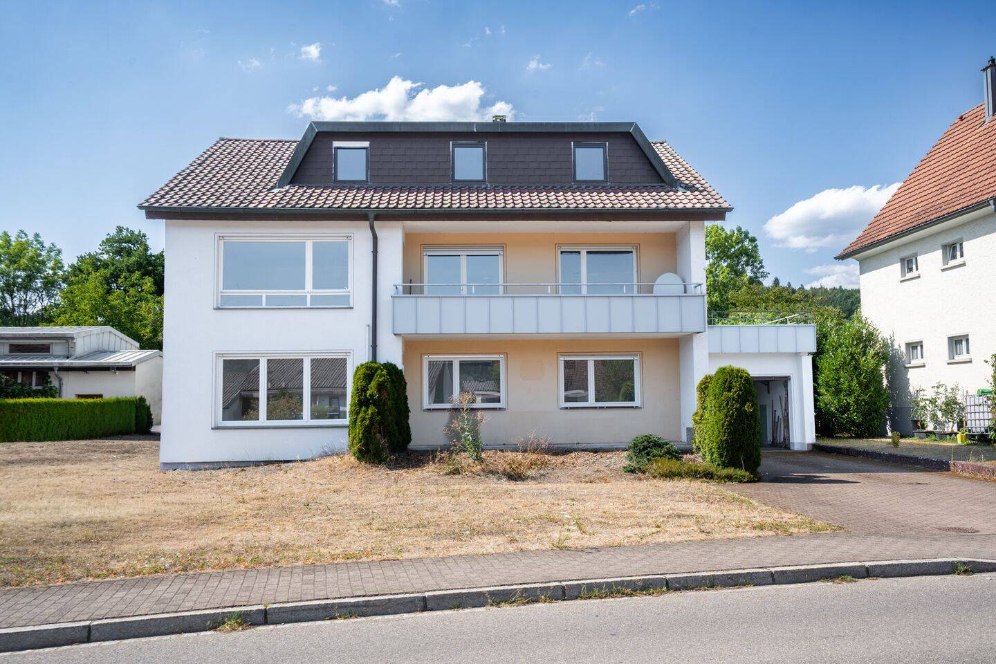 großzügige Wohnung in 2-Familienhaus mit traumhaftem Grundstück, Einzelgarage u. v. m. in Albbruck, 79774 Albbruck