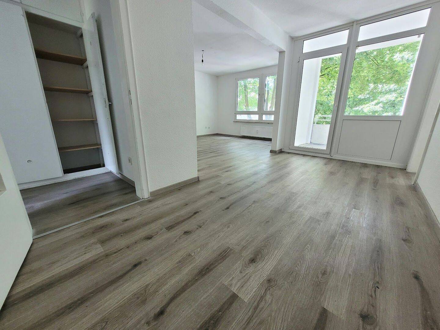 Schöne 5-Zimmer-Wohnung mit Balkon!, 45279 Essen (Freisenbruch Horst)