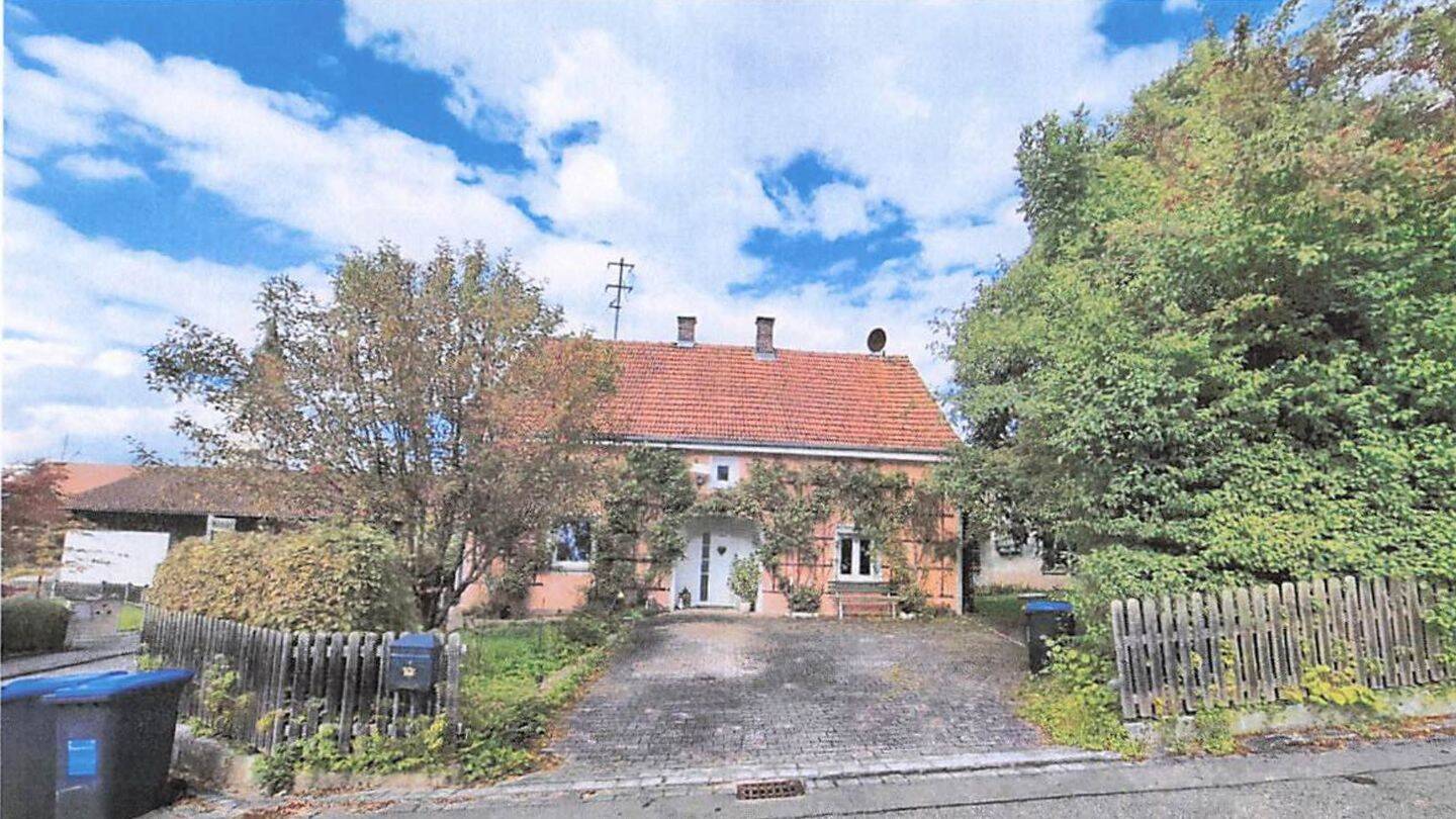 Großzügiges Einfamilienhaus auf 724 m² Grundstück mit Nebengebäuden in Oberneuching – Privatverkauf, 85467 Neuching