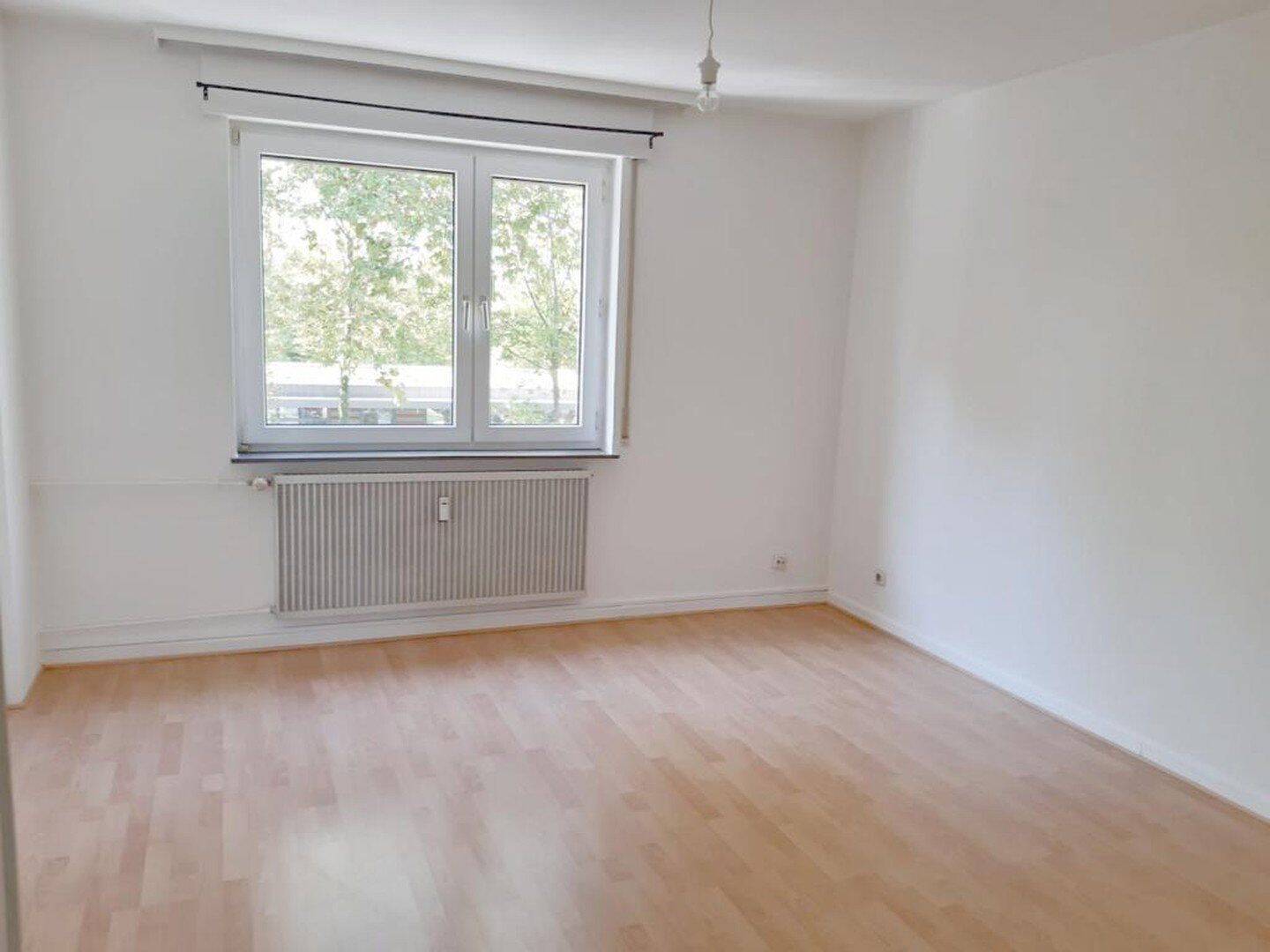 Frisch renoviert! – Sehr schöne, helle 2 Zi- Wohnung mit EBK und Balkon in Mainz – Kastel – 55252 Wiesbaden – Bild 1 von 1