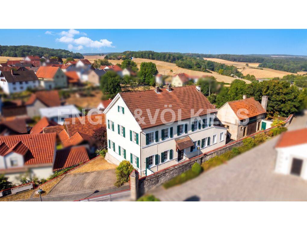 Historisches Schulhaus von 1832 – modernisiert 2023 | Strahlungen bei Bad Neustadt, 97618 Strahlungen