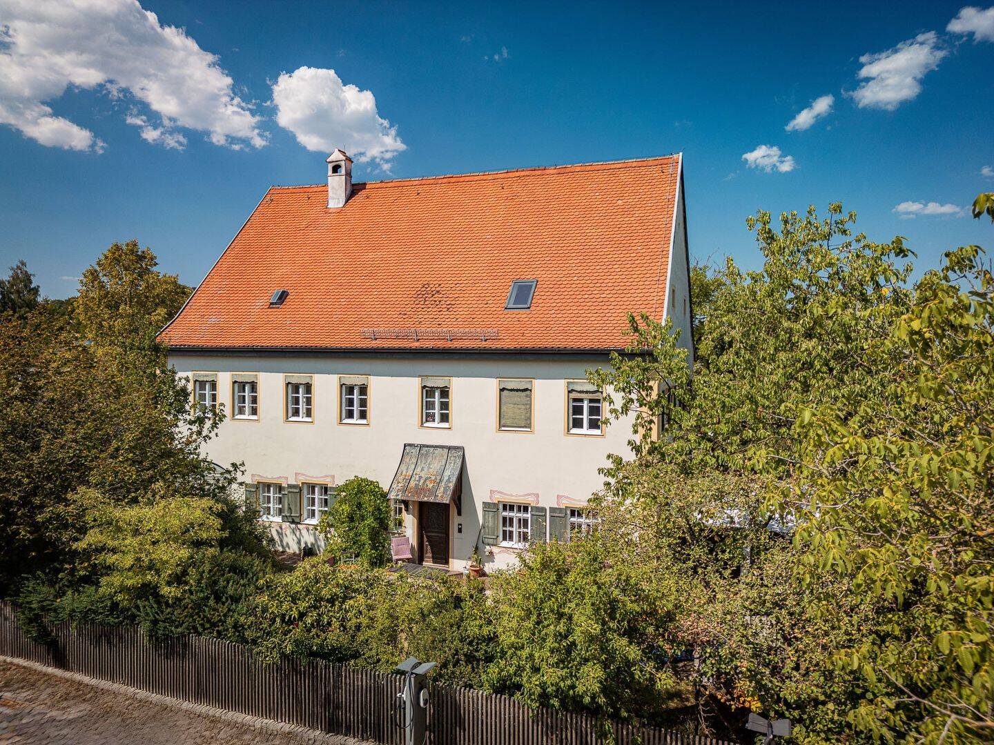 Historisches Pfarrhaus. Zeitgemäß neu interpretiert., 83553 Frauenneuharting
