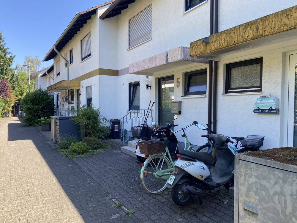 RMH in Büchig in toller Lage, Bj. 1979, 4,5 Zi., Wfl. 112 m², Grund 182 m², Garten, Garage, Terrasse, 76297 Stutensee