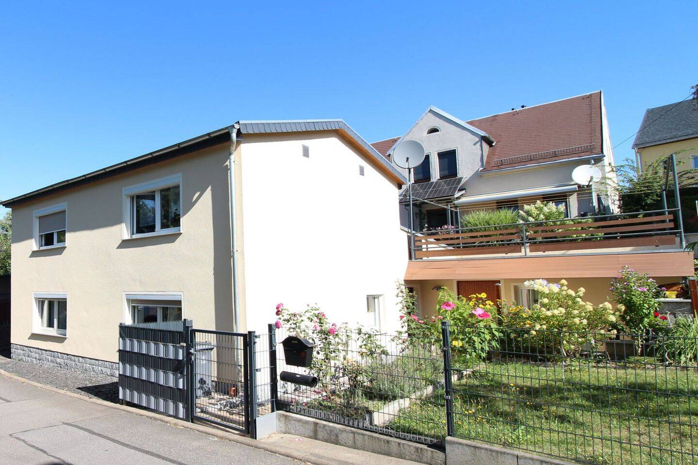 Oberlungwitz + Tolles Einfamilienhaus + neuer Außenbereich + Terrasse, 9353 Oberlungwitz