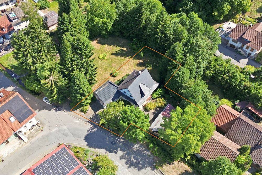 Großzügiges Einfamilienhaus in ruhiger Lage mit Garten, Sauna und viel Potenzial in Hasel, 79686 Hasel