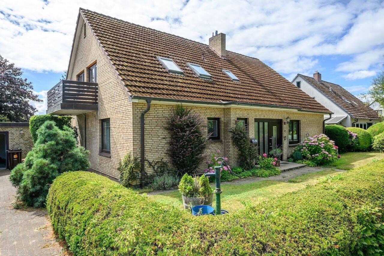 Großzügiges Einfamilienhaus mit außergewöhnlichem Garten, 24214 Neuwittenbek