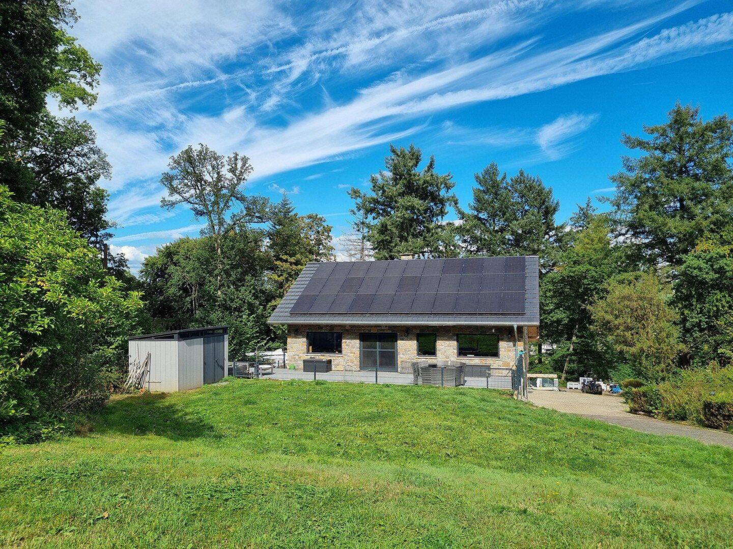 Landhaus mit zusätzliches Einfamilienhaus und großer Garage in Alleinlage im Wald, 57610 Altenkirchen (Westerwald)