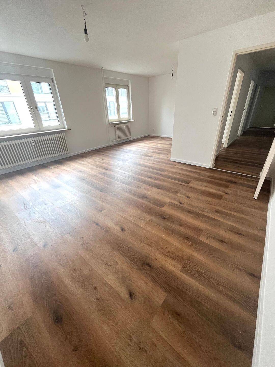 Moderne 2,5 Zimmer Wohnung mit kleinem Balkon