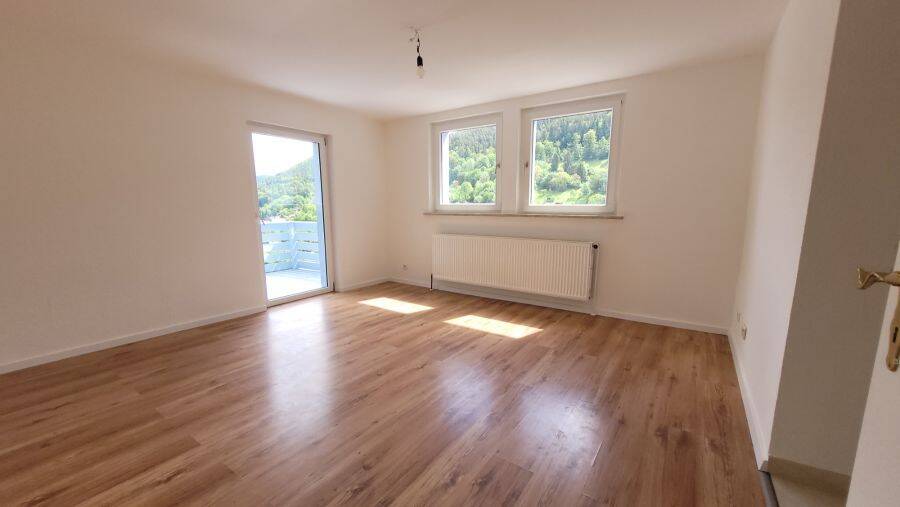 Frisch renovierte 2-Zi.-Altbau-Wohnung in schöner, zentrumsnaher Aussichtslage (Mietdauer: min 4 Jahre), 75323 Bad Wildbad