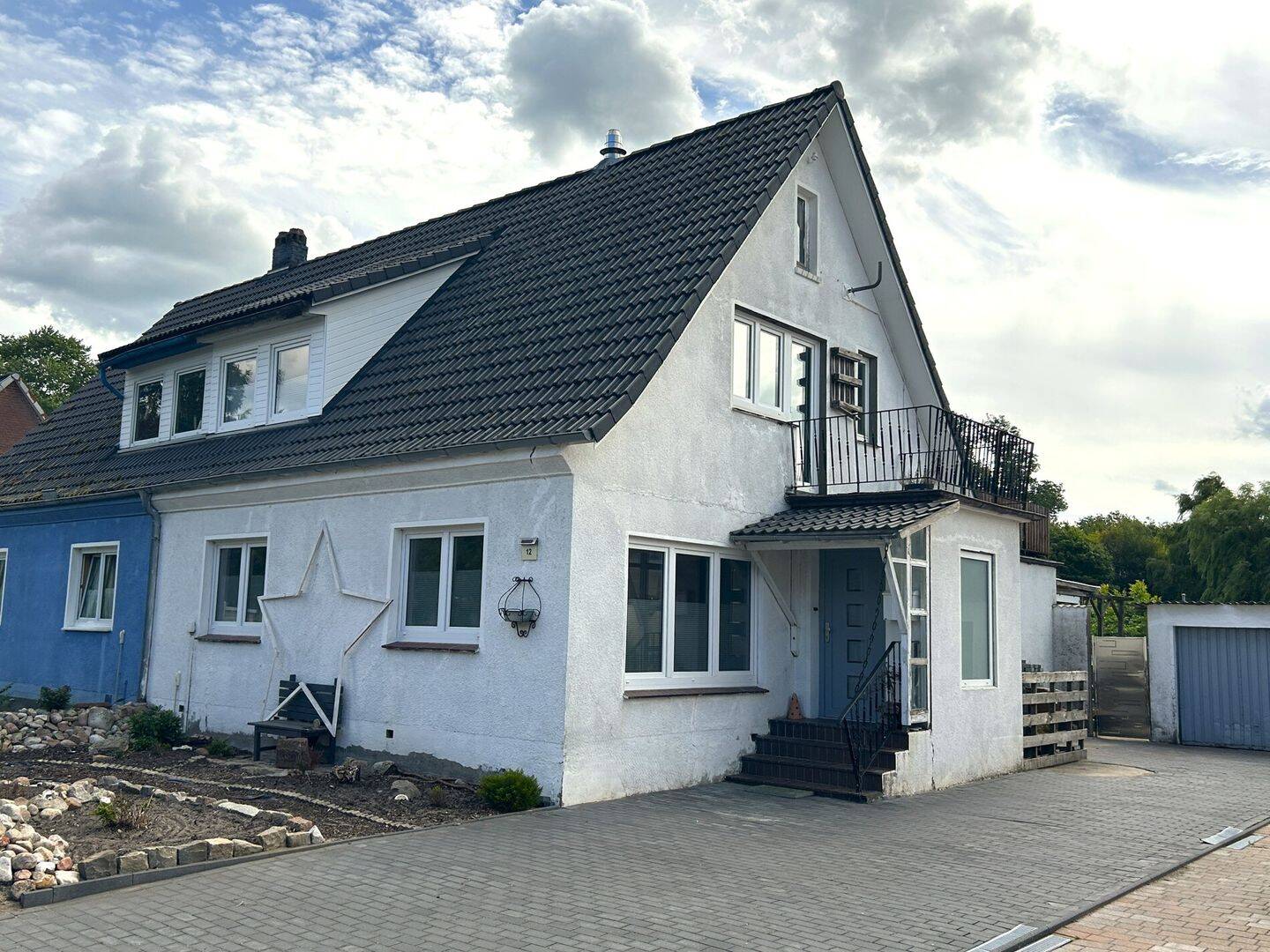 Teilmodernisierte Doppelhaushälfte in Lägerdorf direkt am Schwimmbad, 25566 Lägerdorf
