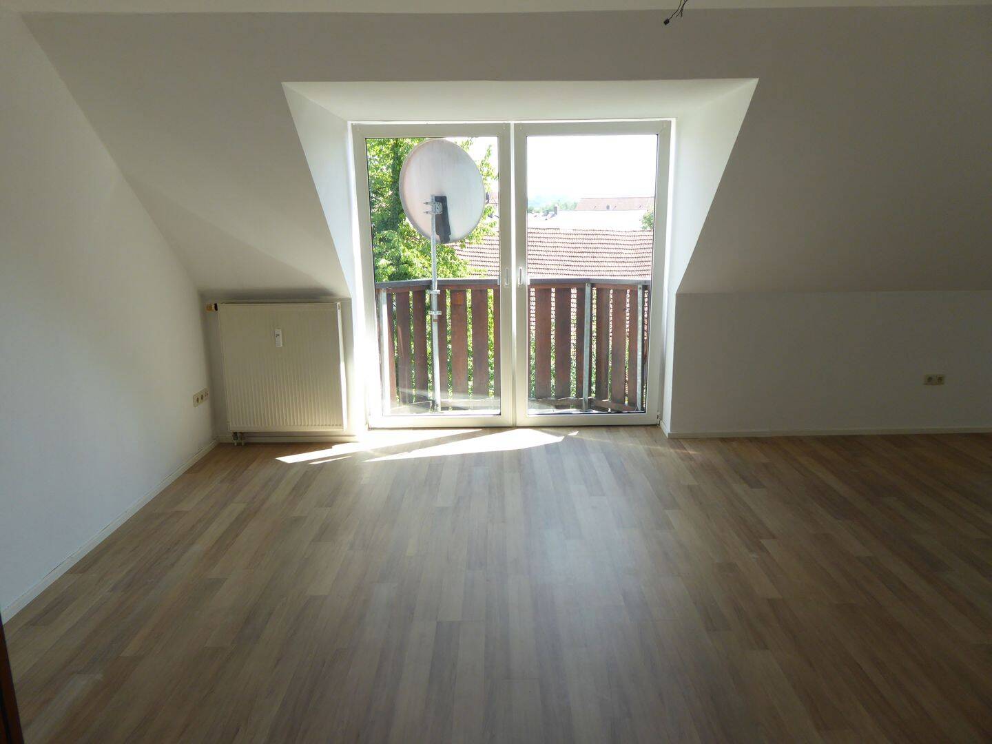 große 1 Zi DG WHG in Essenbach, 84051 Essenbach