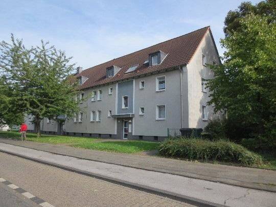 **Junges Paar im Glück mit dieser frisch renovierten 2-Zimmer-Wohnung**, 47138 Duisburg (Mittelmeiderich Neumühl Obermeiderich Ruhrort Untermeiderich)